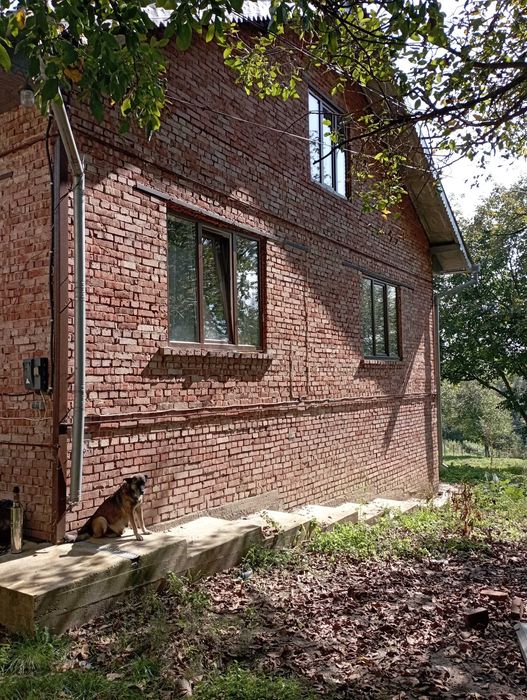 Продам хату з великою територією!