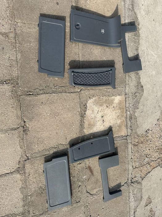 MERCEDES 639 VITO VIANO osłona pod fotel  schowek klapka  prawa  szara