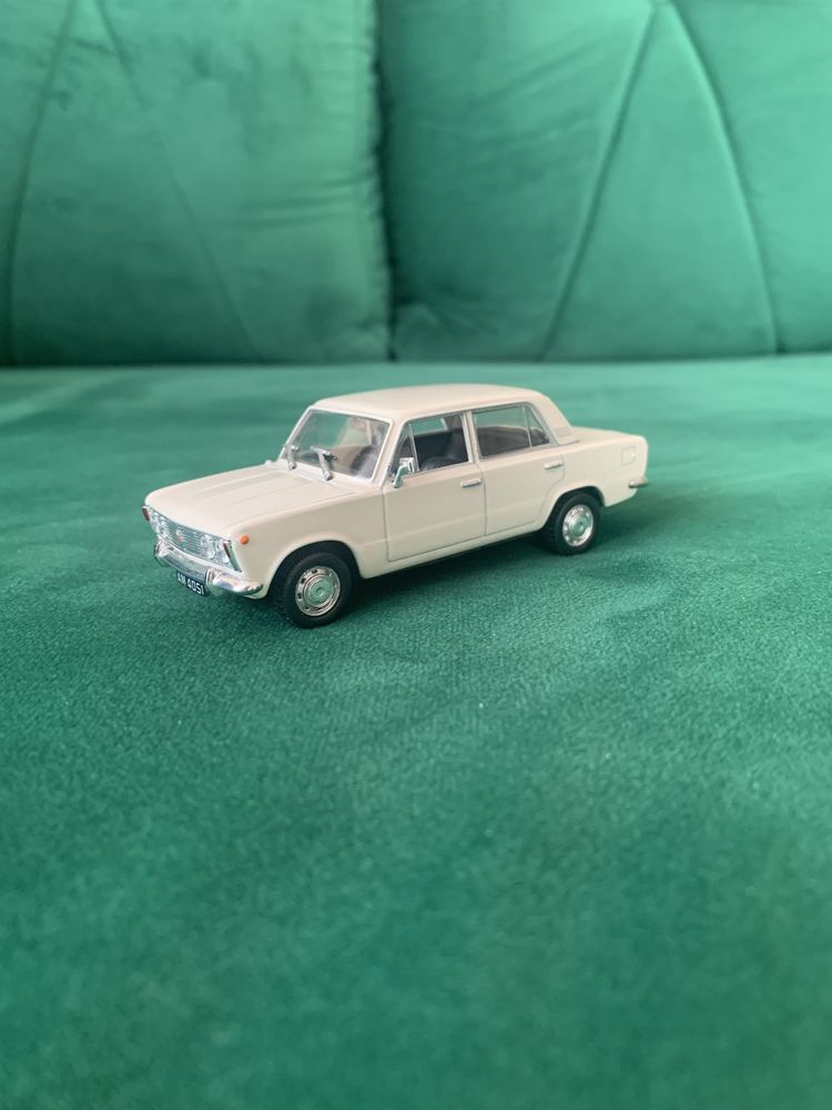 Polski Fiat 125P Kultowe Auta PRL-u nr 12 skala 1:43 DeAgostini