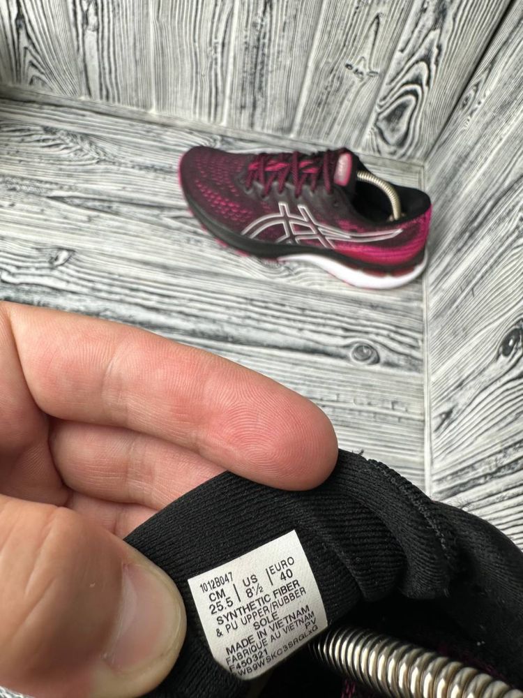 Кросівки - Asics Gel-Kayano 40р