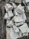 Kamien granitowy