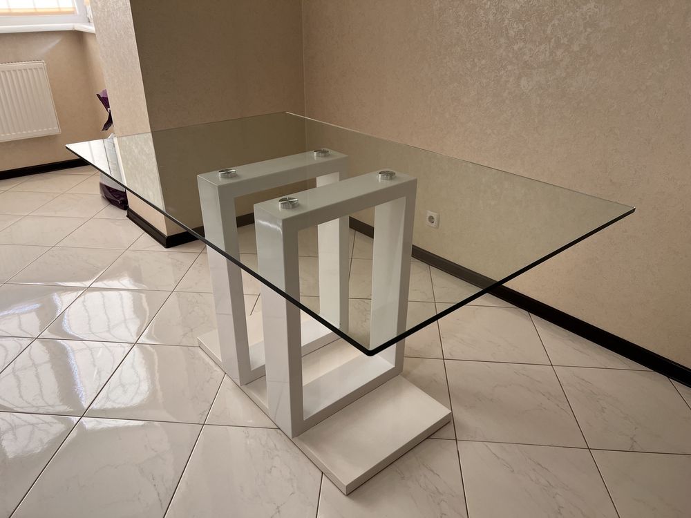 Скляний кухонний стіл прямокутний