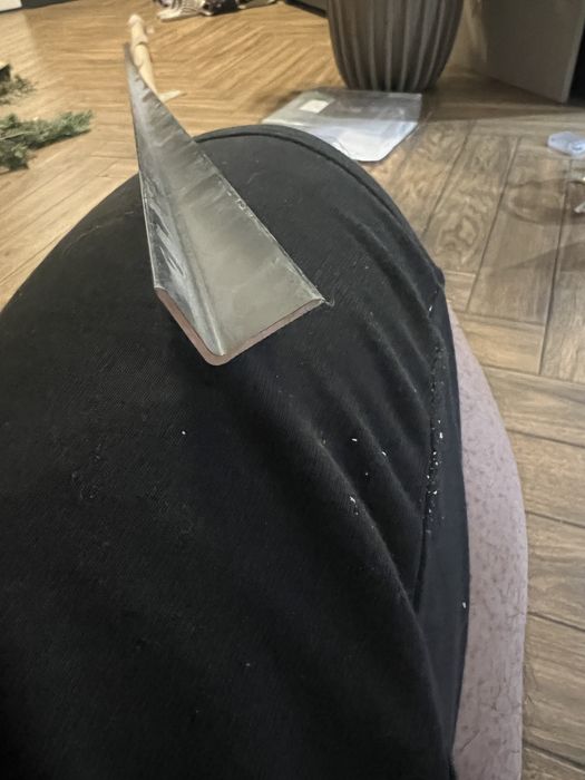 Listwy aluminiowe przypodłogowe minimalistyczne