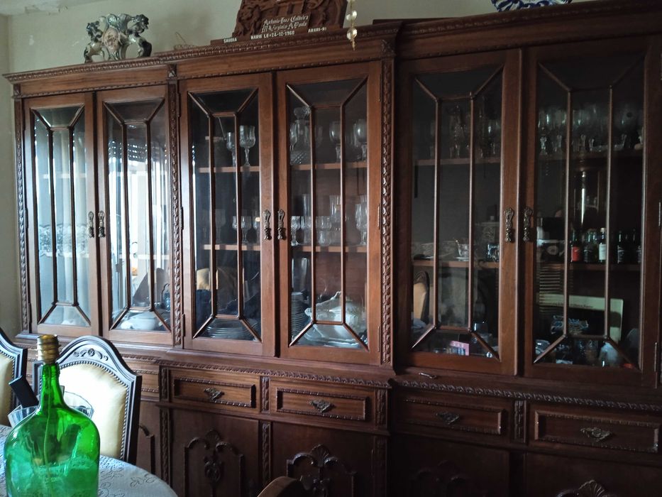 Moveis de casa de jantar complelta em madeira