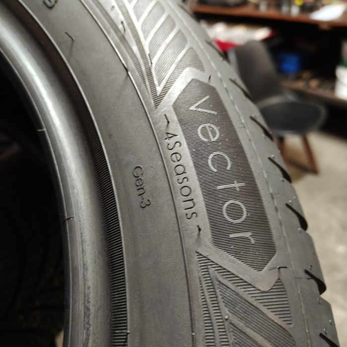 215/55/18 XL Sprzedam parę opon całorocznych Goodyear