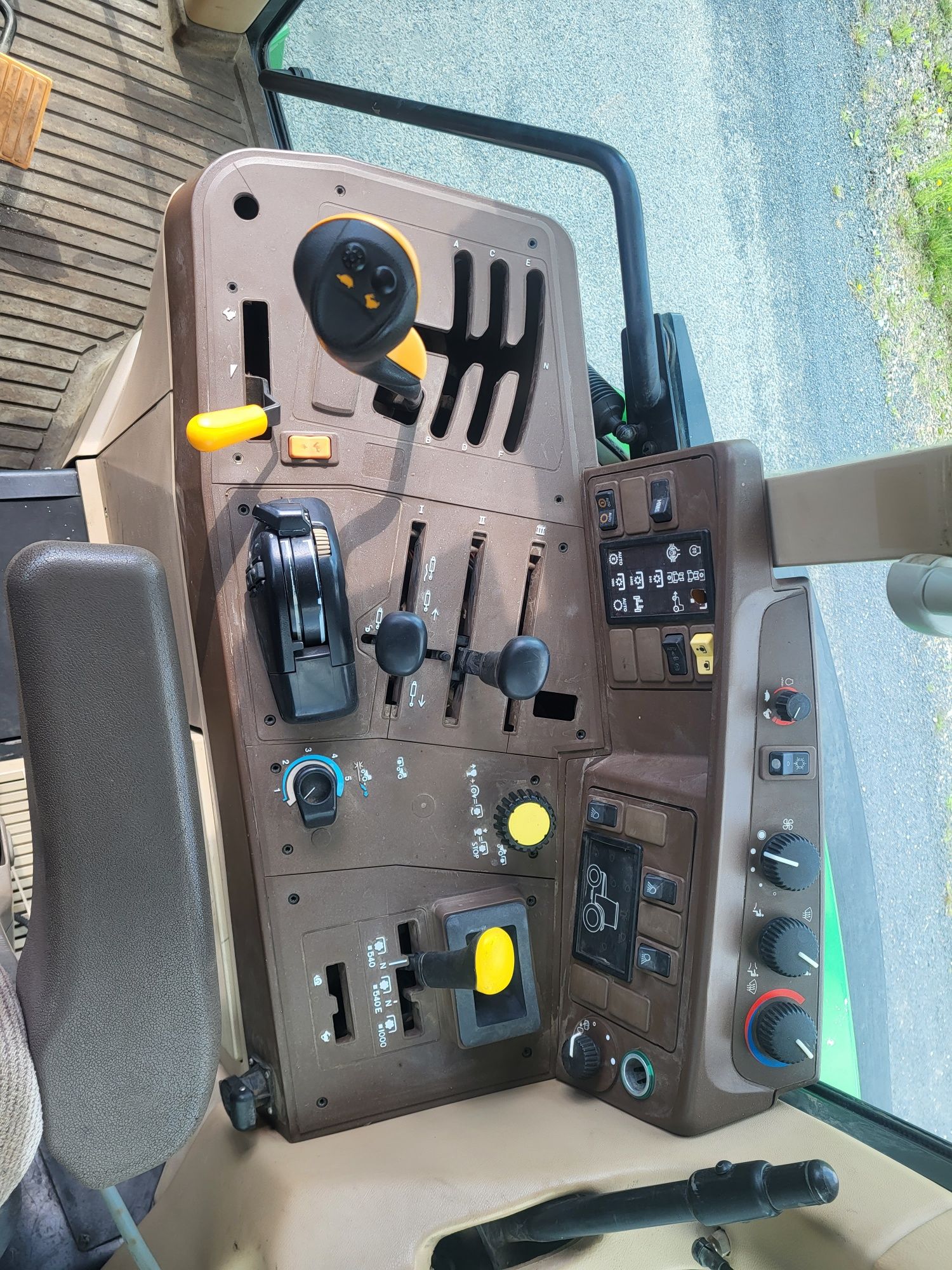 Ciągnik John Deere 6610 Pneumatyka Klima Miękkaoś 6810.6920 case claas