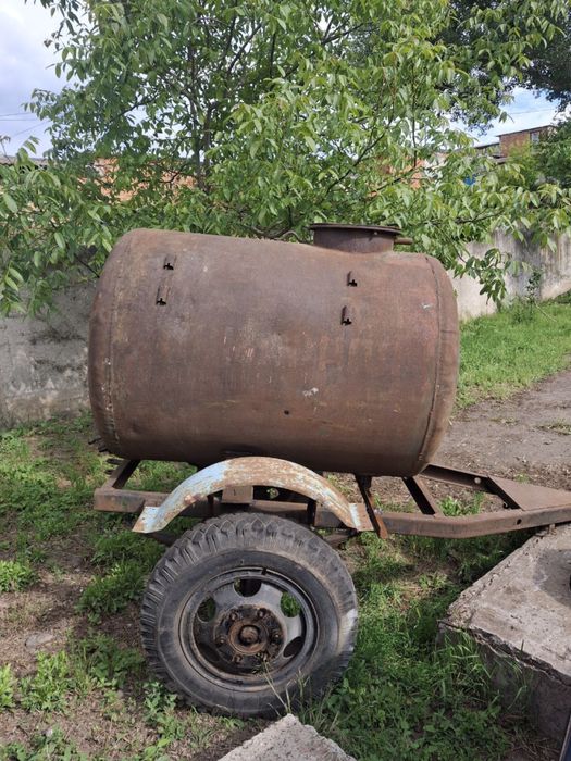 Бочка на прицепі