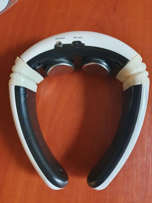 Массажер для шиї