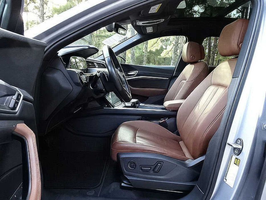 Audi e-tron Premium S Line Sportback      2022