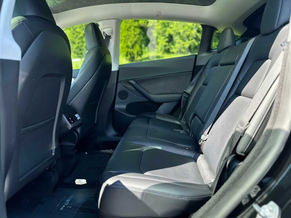 Tesla Model Y      2023