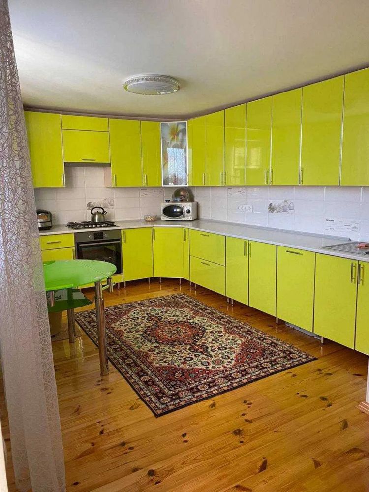 Продам хороший будинок з ремонтом та меблями! 4 кімнати! Газ! Гараж