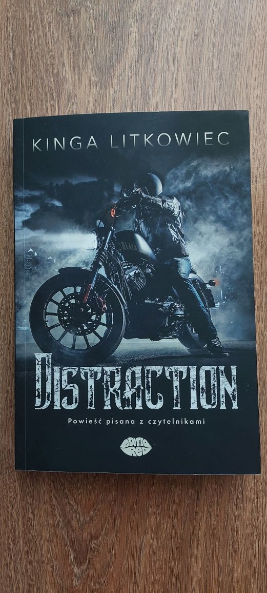 Kinga Litkowiec Distraction