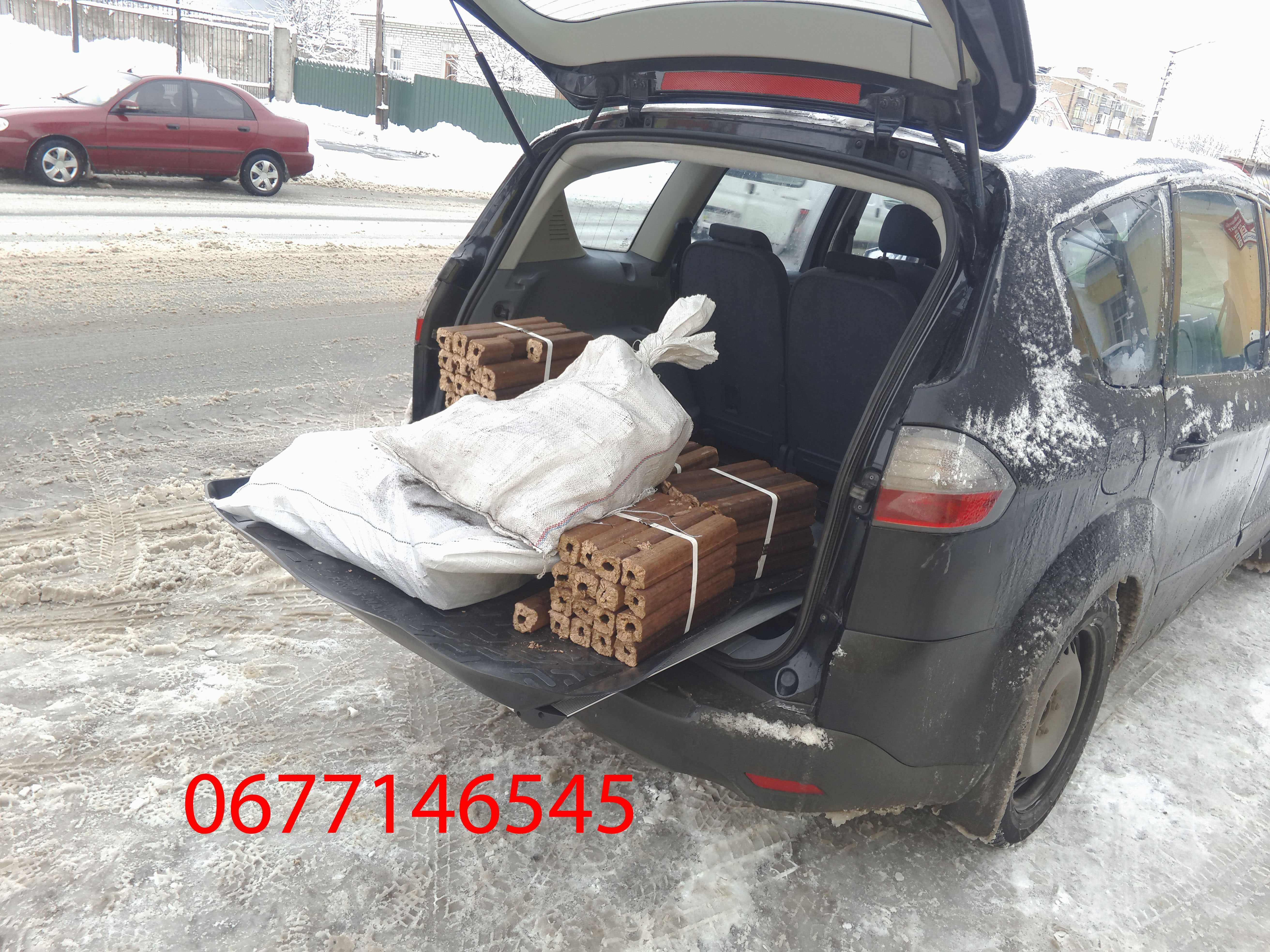 на Ford S max выдвижная платформа в багажник. офигенно удобная штука.