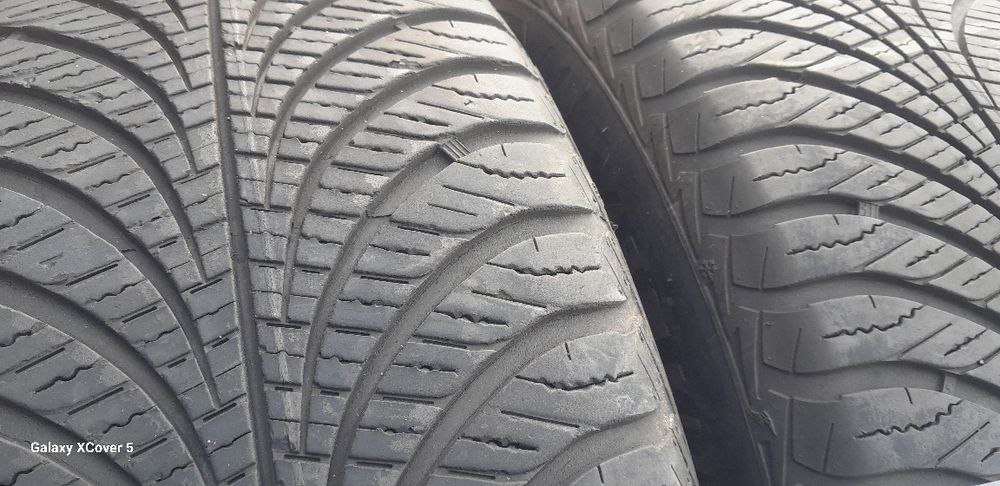 Opony Wielosezonowe 225÷60÷17÷.GOOD YEAR.100 zł.Adres-ZALESIANY 33 A.