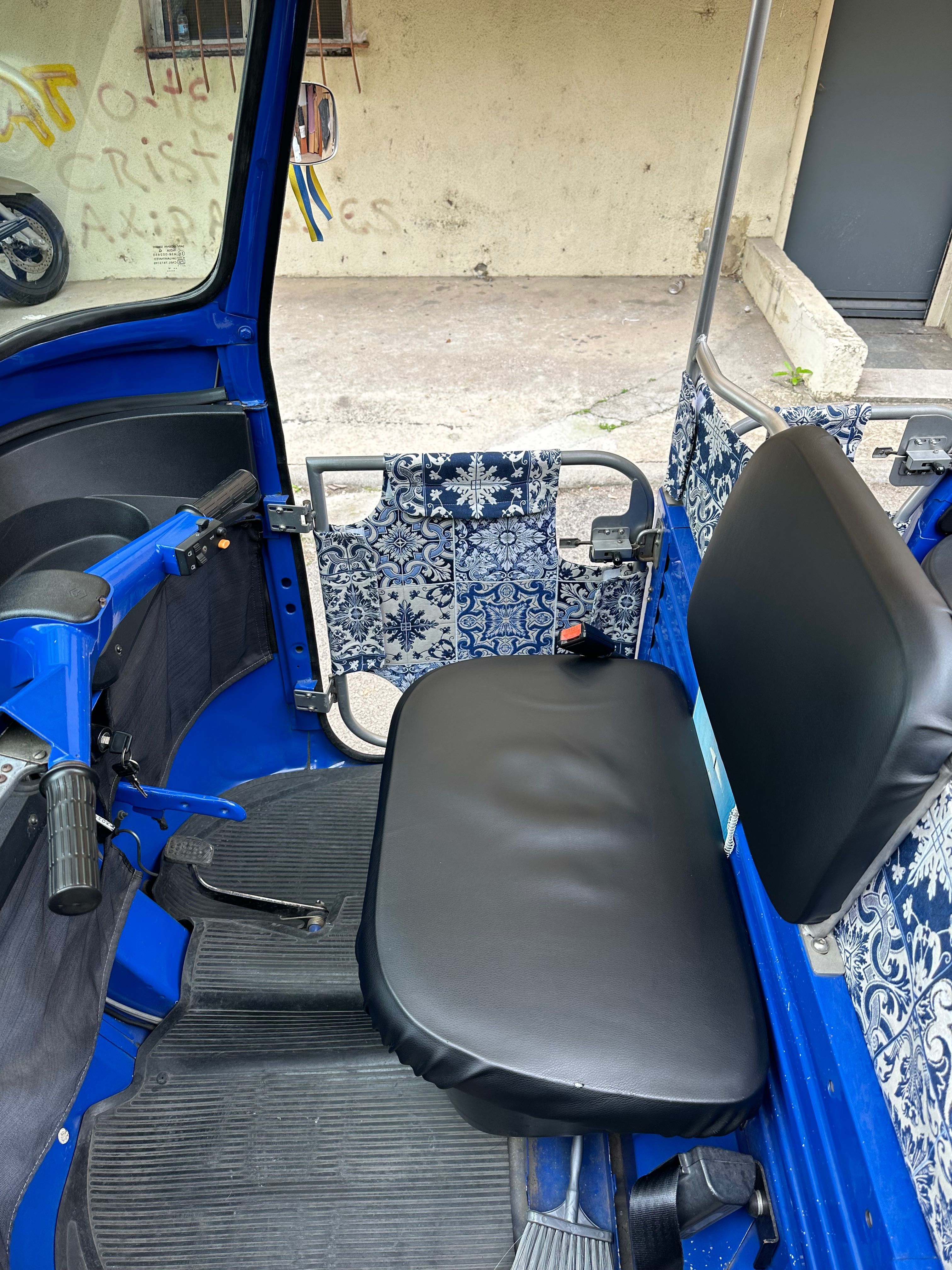 Tuk Tuk Piaggio Ape Celesino 200 “Micróbio” – Charme sobre três rodas!