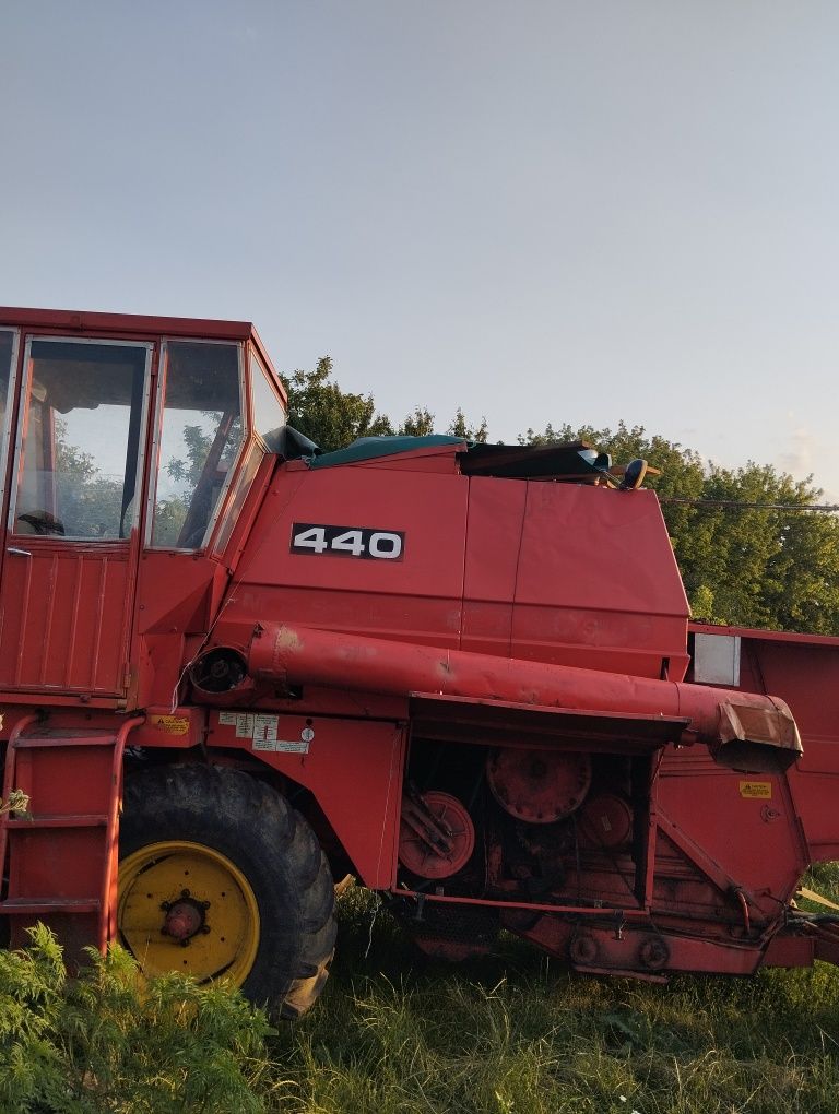 Комбайн Massey Ferguson 440