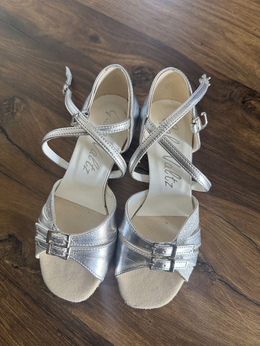 Туфлі для дівчинки, бальні шкіряні