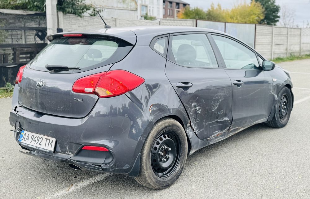 Продам Kia Ceed 2015 рік 1.6 Дизель МКПП після ДТП!
