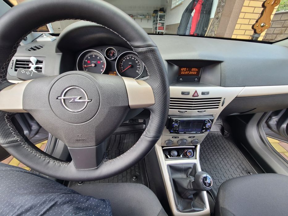 Opel Astra h sedan 1.6