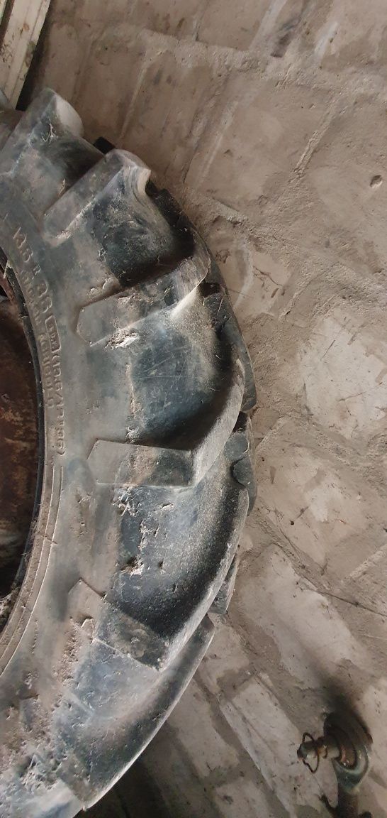Felga i opona 13.6 - 36 Pirelli