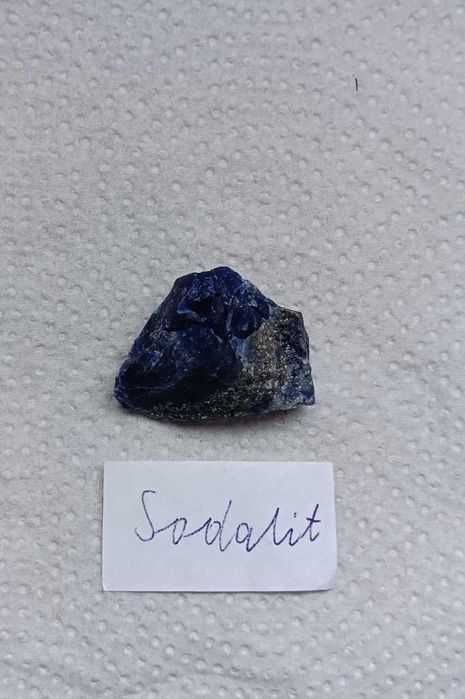 Sodalit.       .