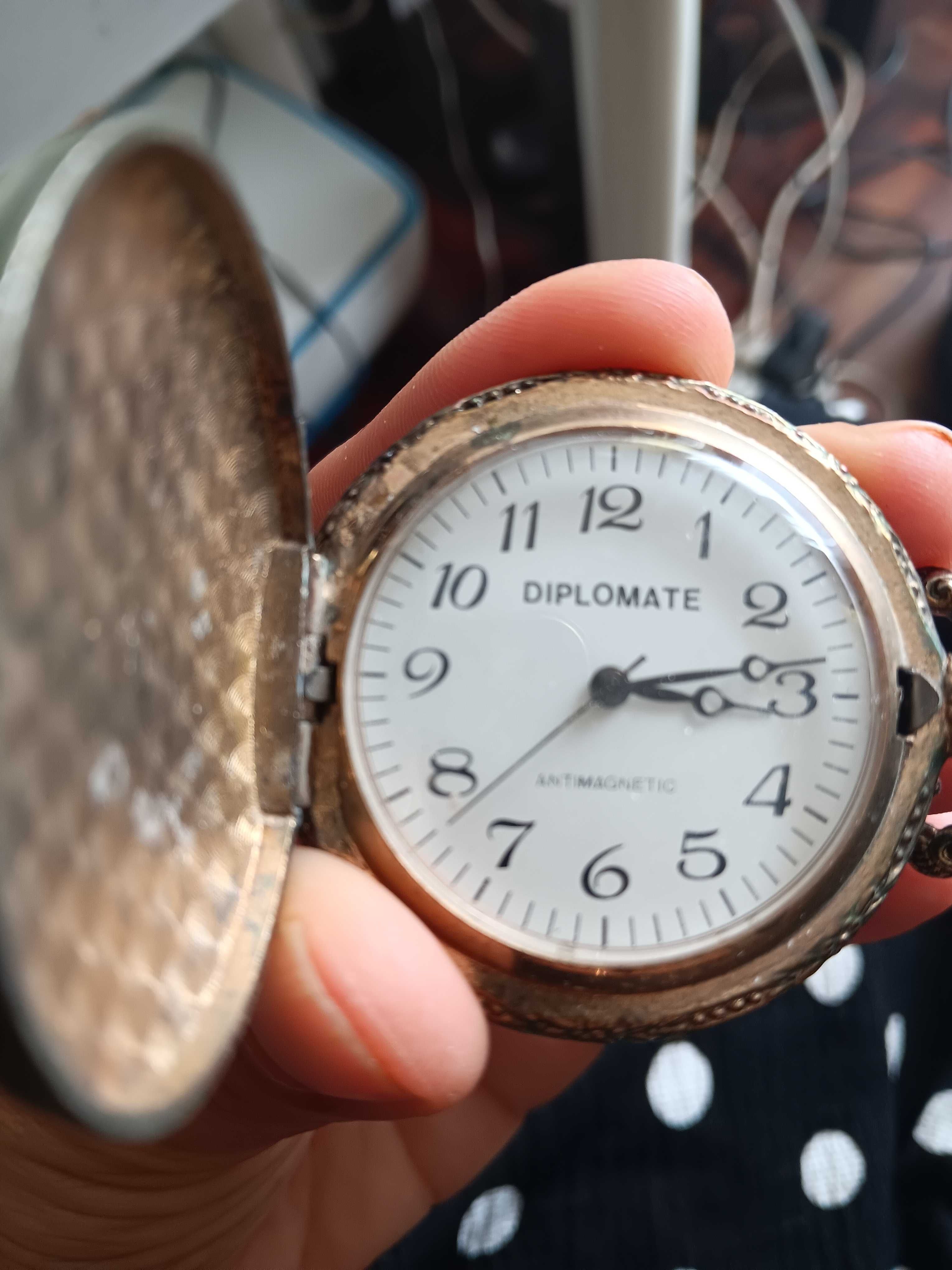 Relógio antigo de bolso a corda com corrente