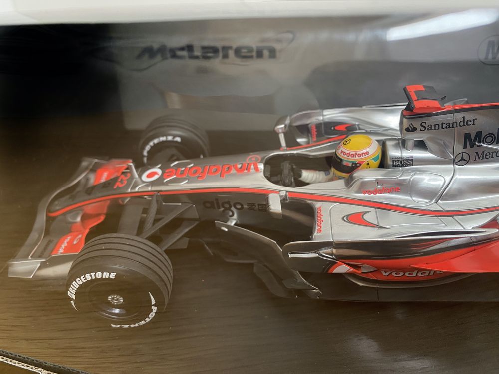 F1 Minichamps 1:18 Vodafone McLaren Mercedes MP4-23 L.Hamilton 2008