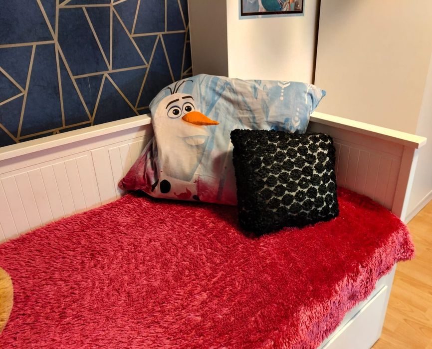 Białe Duże Rozkładane Łóżko Hemnes z szufladami