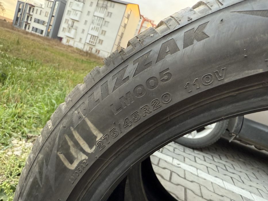 Зимова резина ,колеса 275 45 R20 Bridgestone Blizzak LM005