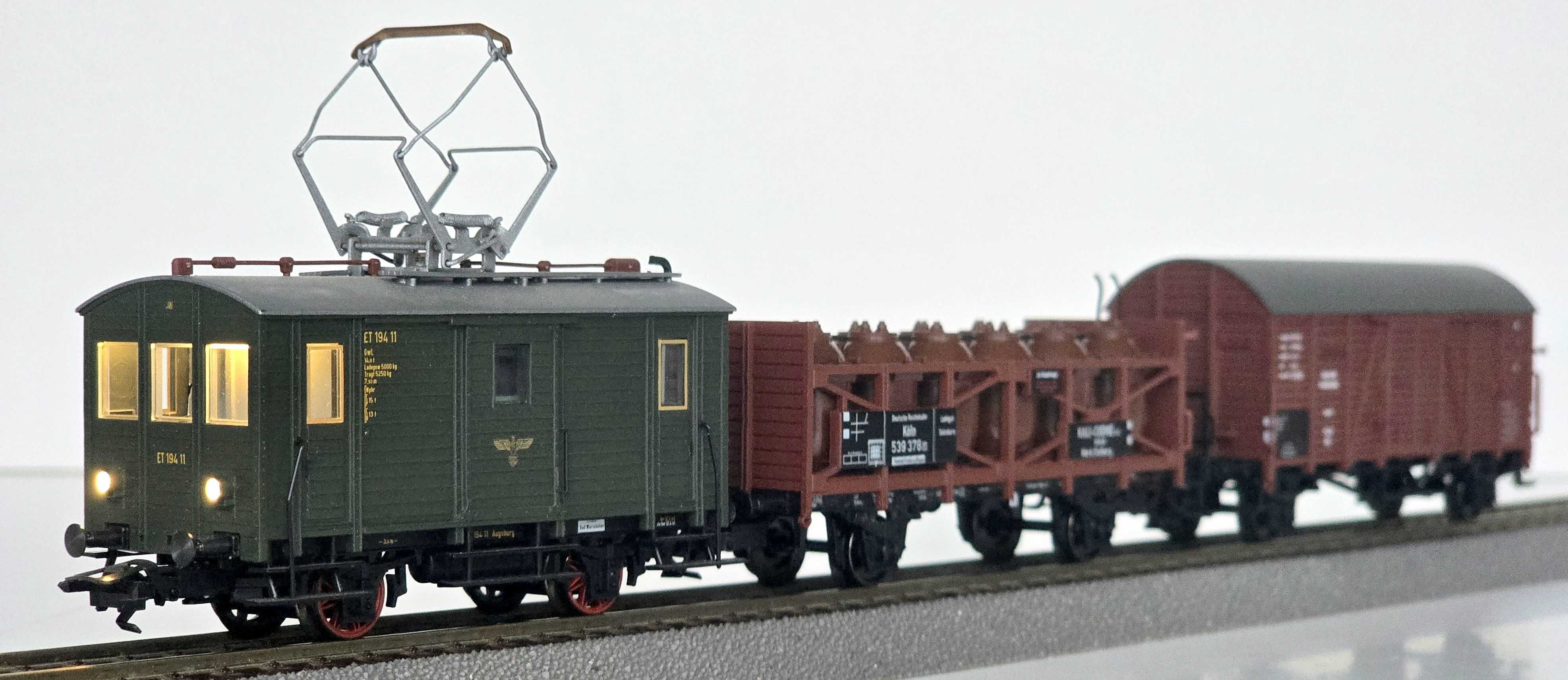 Trix 21194 - zestaw elektryczny wagon silnikowy + 2 wagony DCC+dźwięk