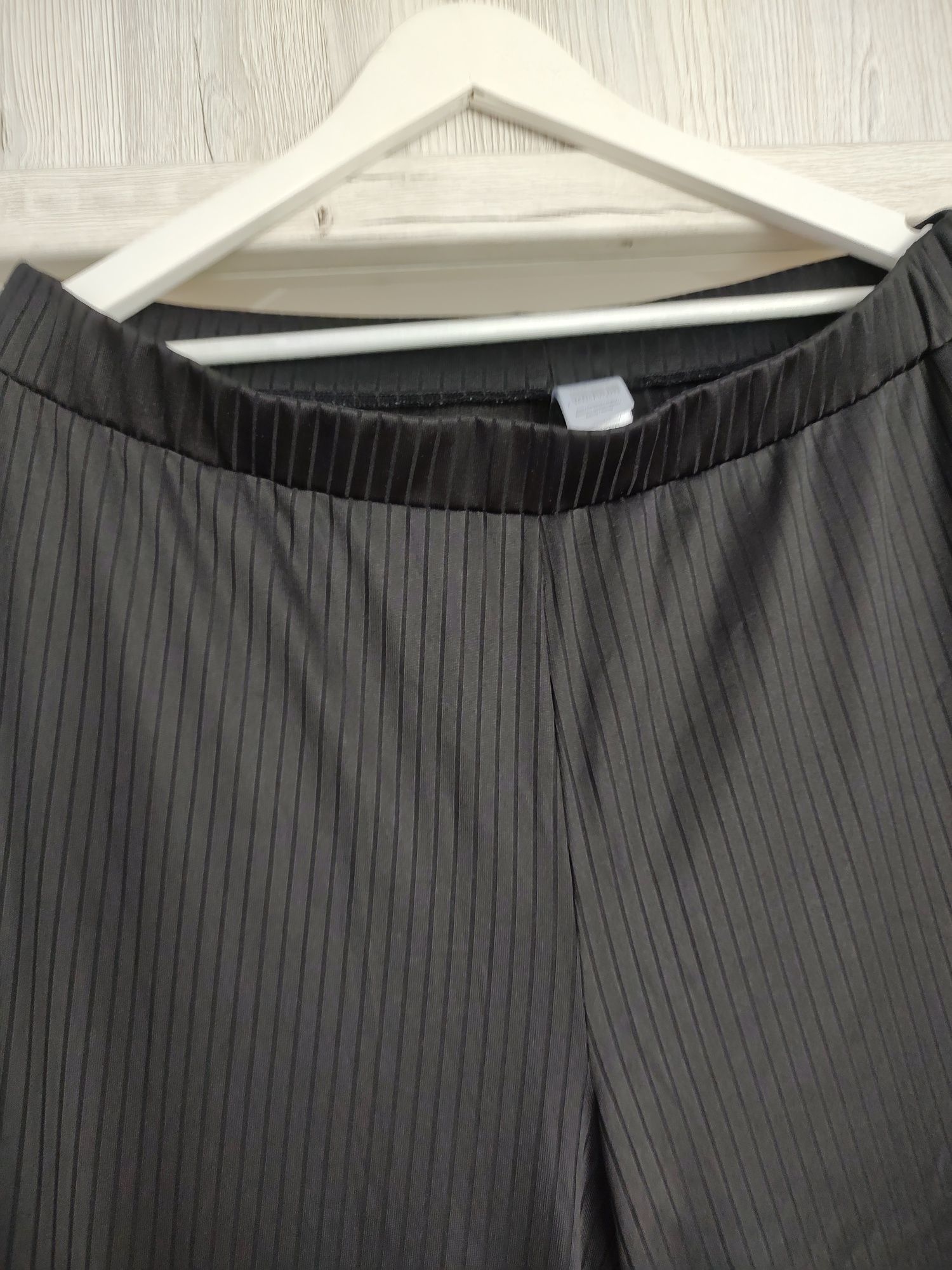 Czarne spodnie prążek XL