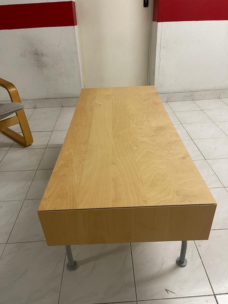 Mesa de centro e cadeira IKEA