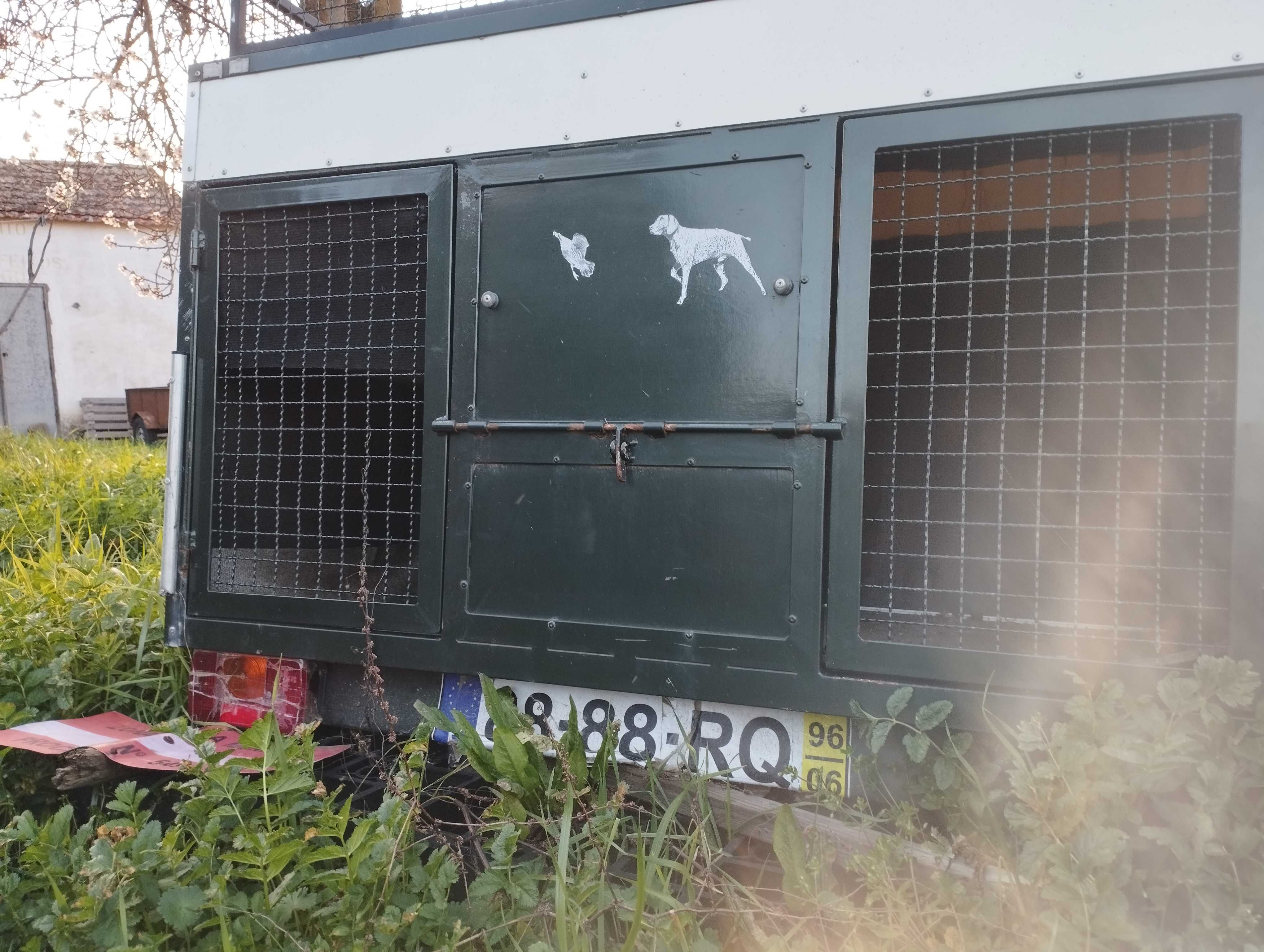 Reboque para cães suspenso