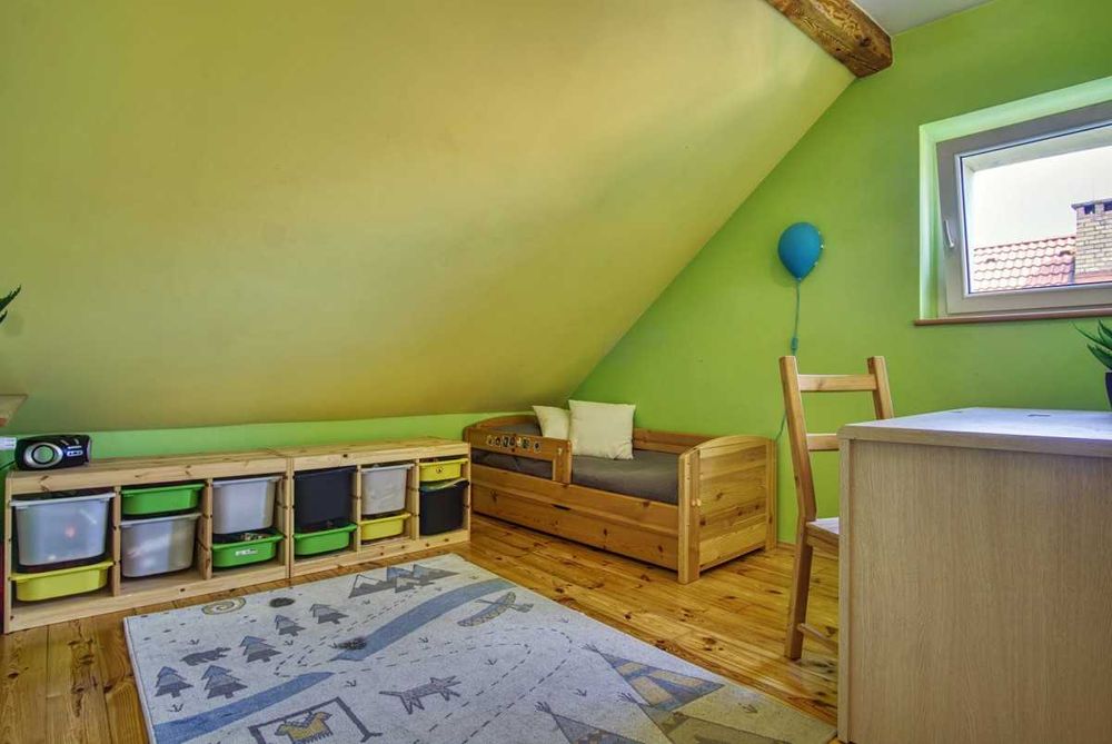 Dom wolnostojący – z dodatkowym, niezależnym 80m mieszkaniem.