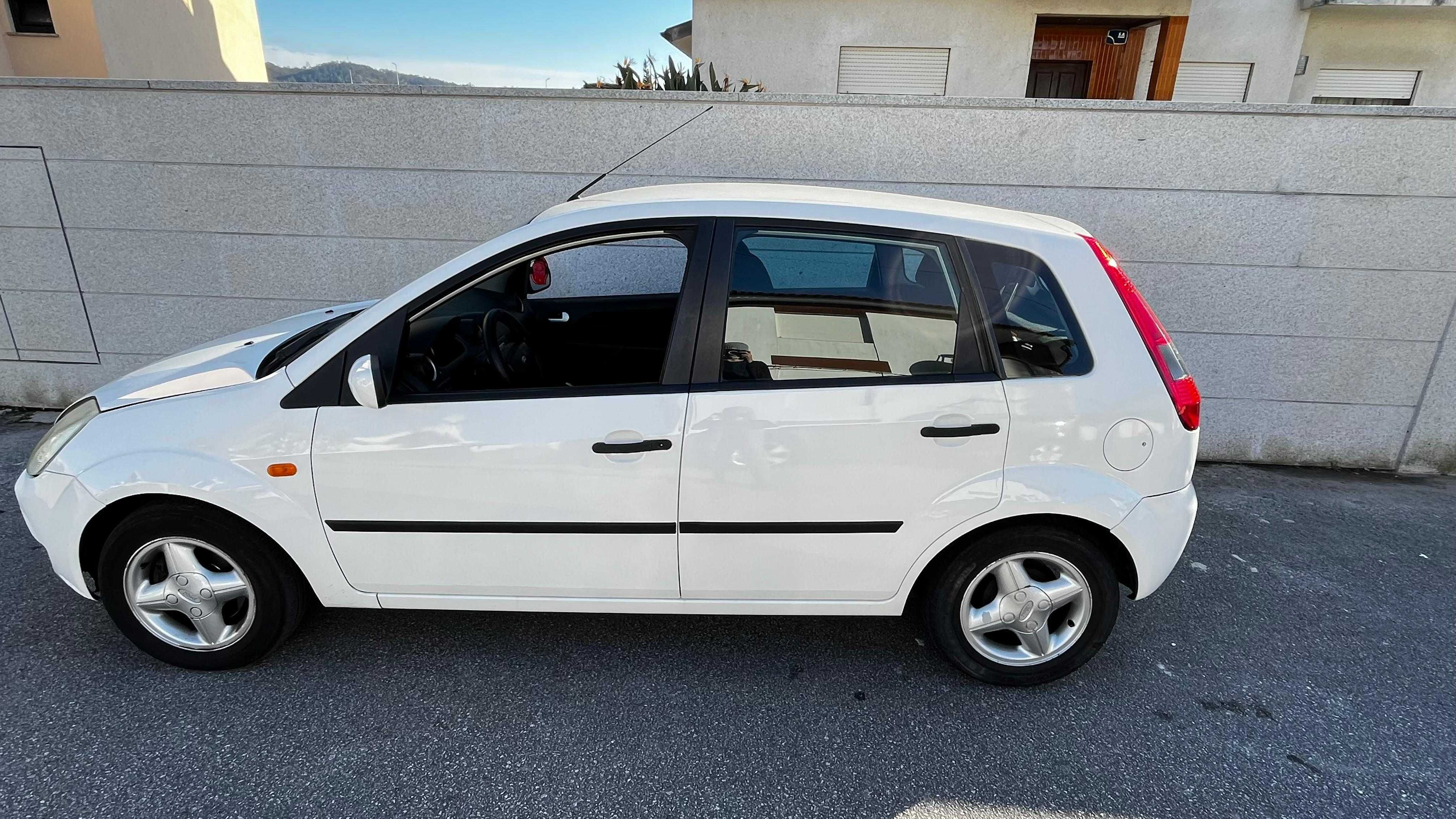 Ford Fiesta 2005 para peças - 650€