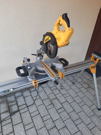 Dewalt DWS774QS Ukośnica/Pilarka ukosowa z posuwem