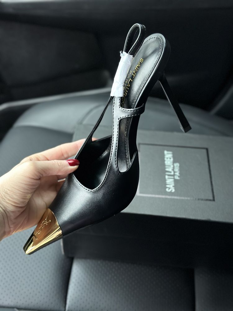 Туфлі YSL.