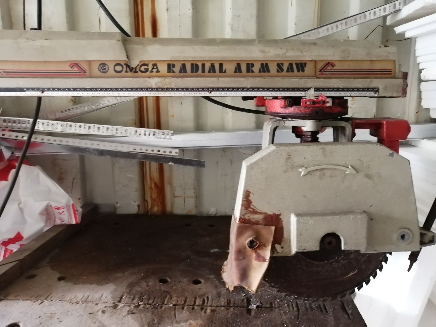 Serra Circular com Mesa de Apoio, OMGA RADIAL ARM SAW