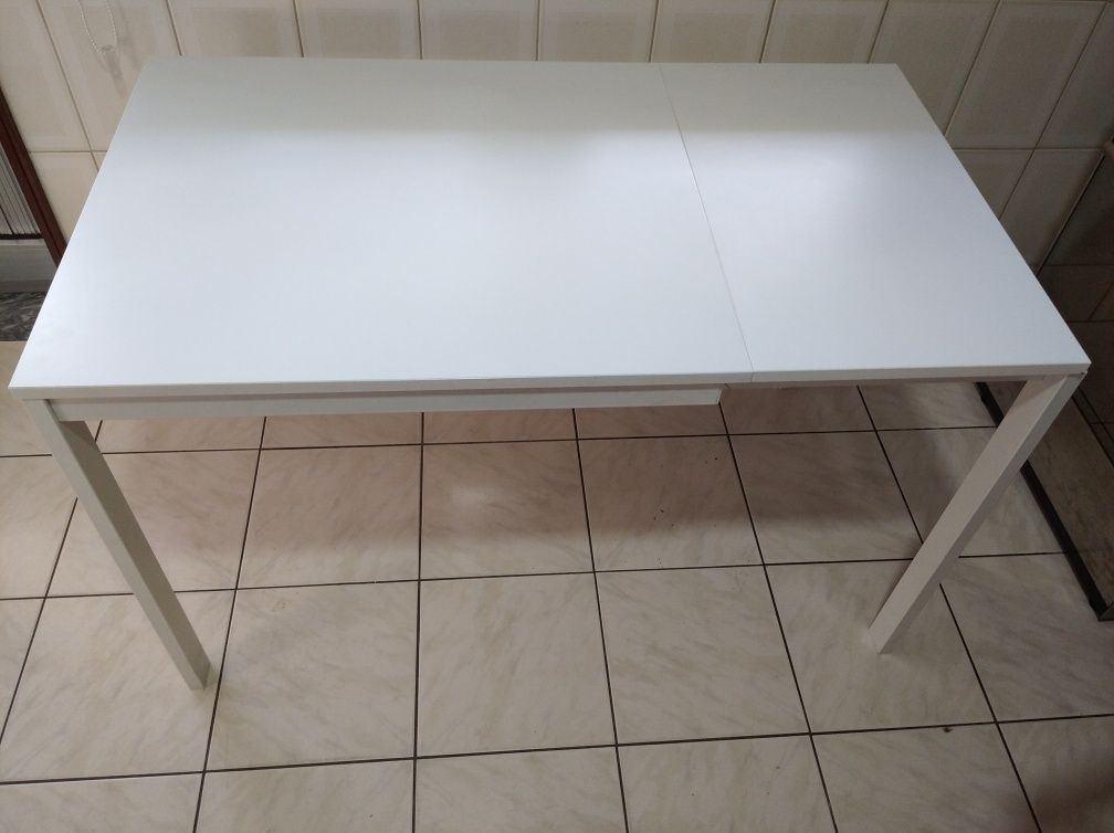 Mesa de cozinha branca extensível + 2 cadeiras