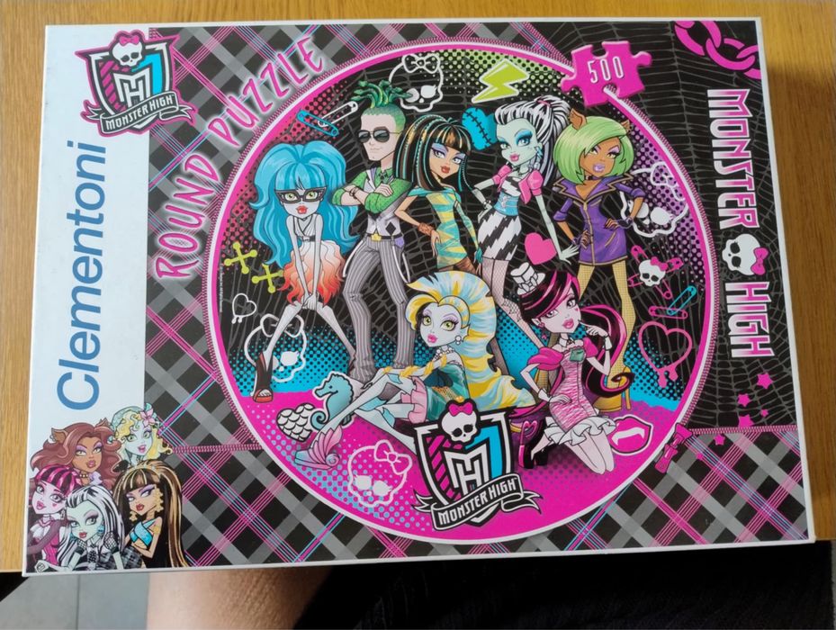 Sprzedam zestaw puzzli monster high, w tym jedne blyszczace