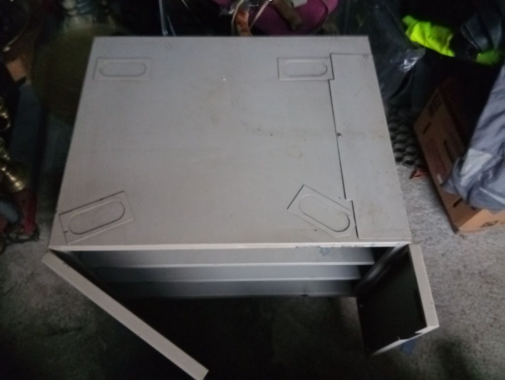 Szafka metalowa na kółkach 67x57x49