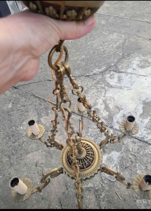 Mosiężny ,wiekowy żyrandol sprzedam .