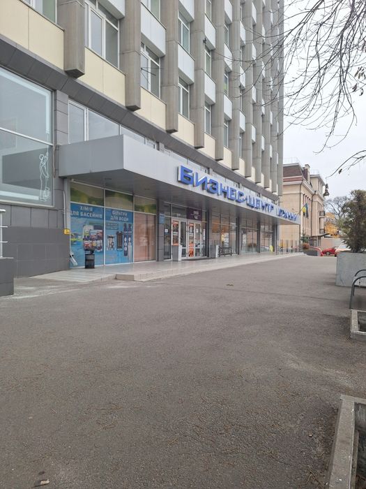 Аренда 35кв. 1й этаж Симферопольский 6