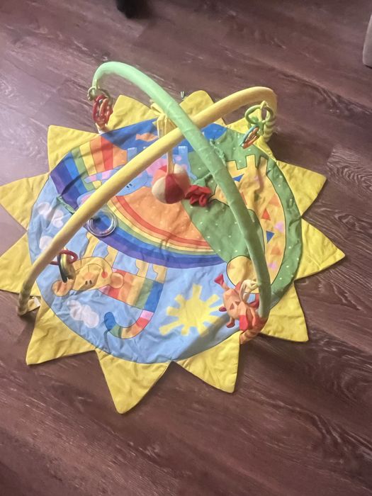 Розвиваючий килимок для немовлят.