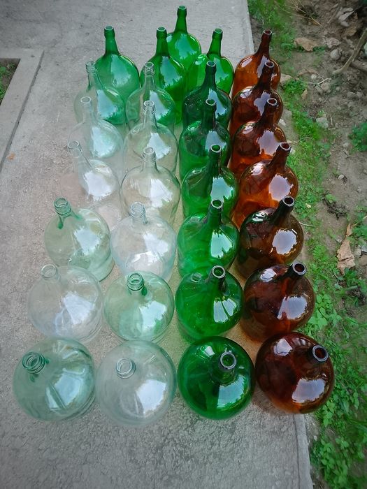 Garrafões antigos em vidro