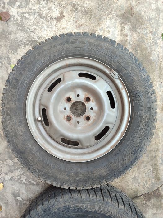 Зимня резина з дисками 175/70 R13