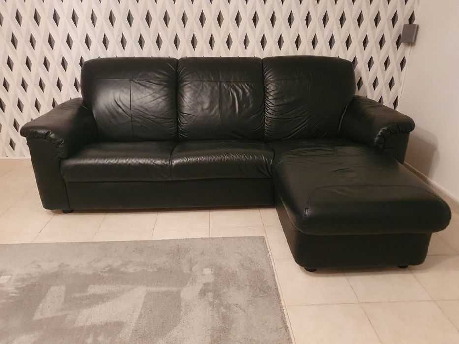 Sofá preto em pele Ikea