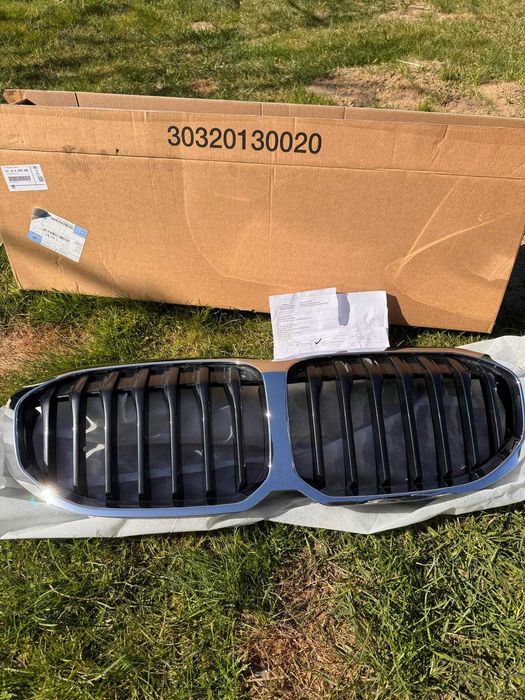 Orginalny grill bmw F40