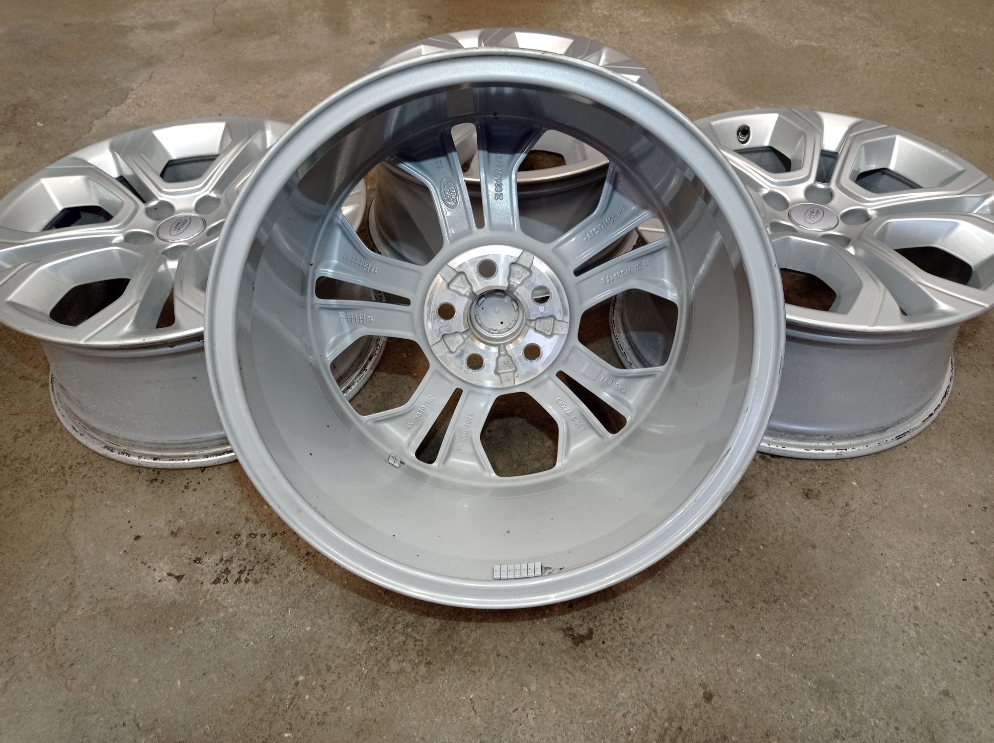 Felgi aluminiowe 8Jx18 et45 5x108 Land Rover+ czujniki