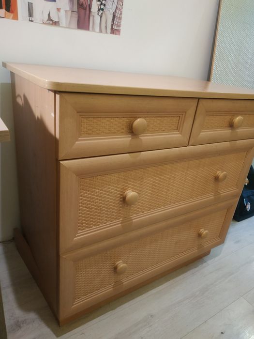 Комод на чотири відділення  Продається разом з шафою